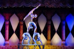 acrobats-gbf3575303_1280.jpg